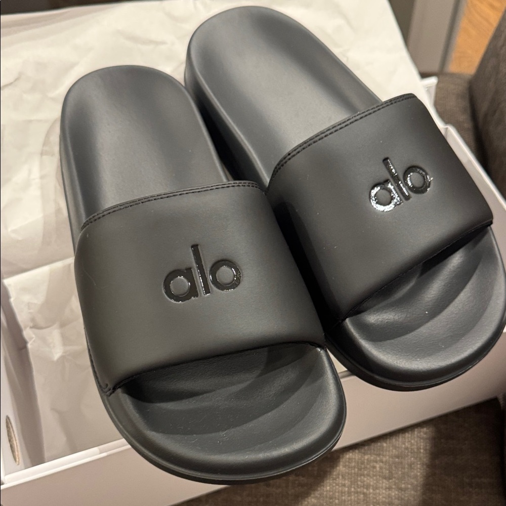 Authentic ALO Black Unisex It Slide Logo Decal